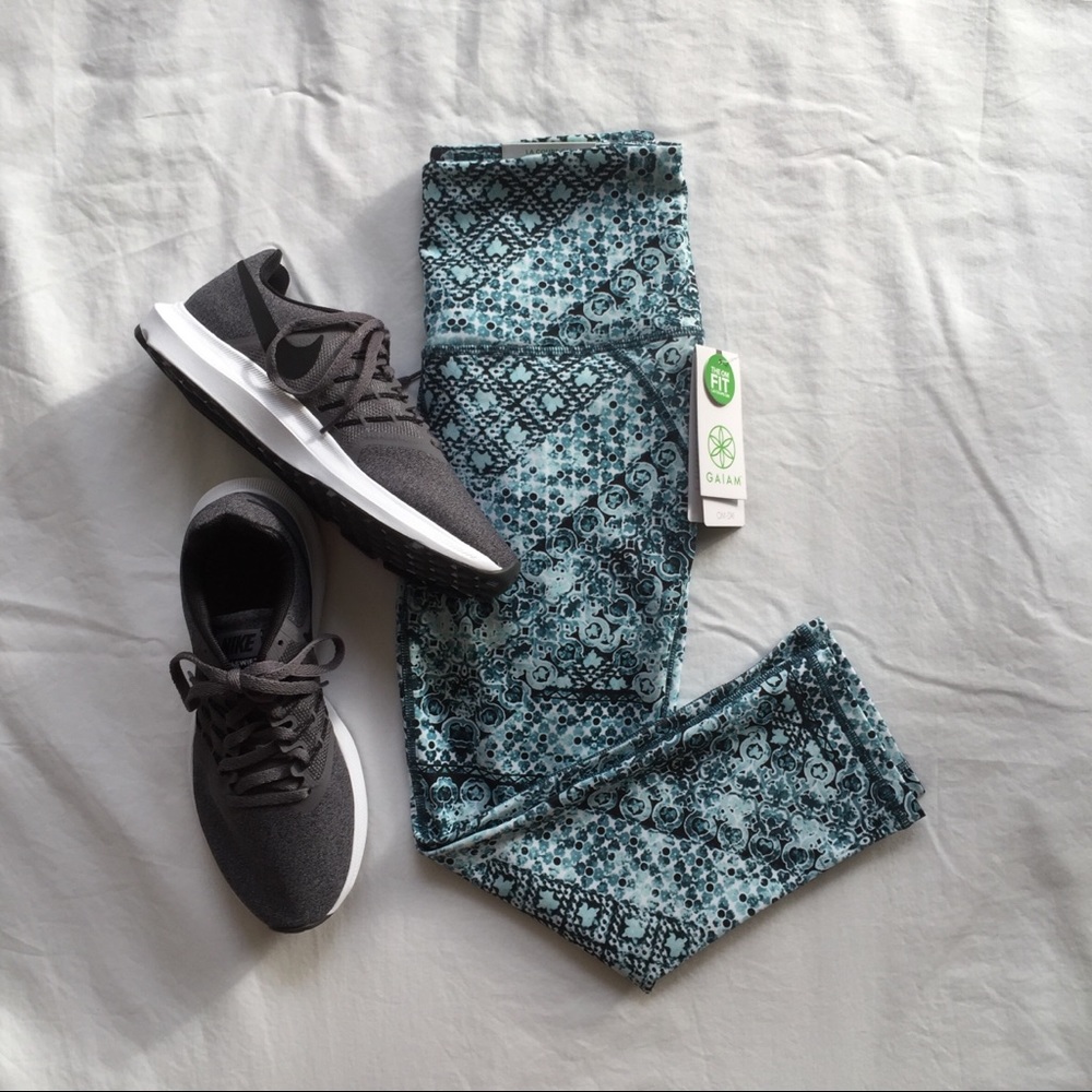 GAIAM Hi Rise Capri Workout Yoga Leggings